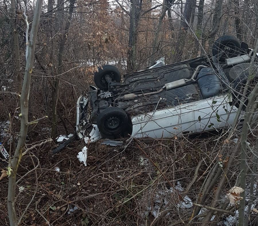 Accident la Băbana! A ajuns cu mașina printre copaci