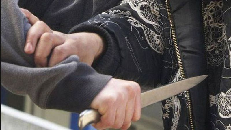 Tâlhărie în Pitești! L-a amenințat cu un cuțit și i-a luat banii!