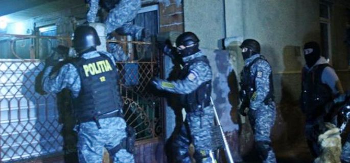 98 de percheziţii în ţară! 10 au loc în judeţul Argeş