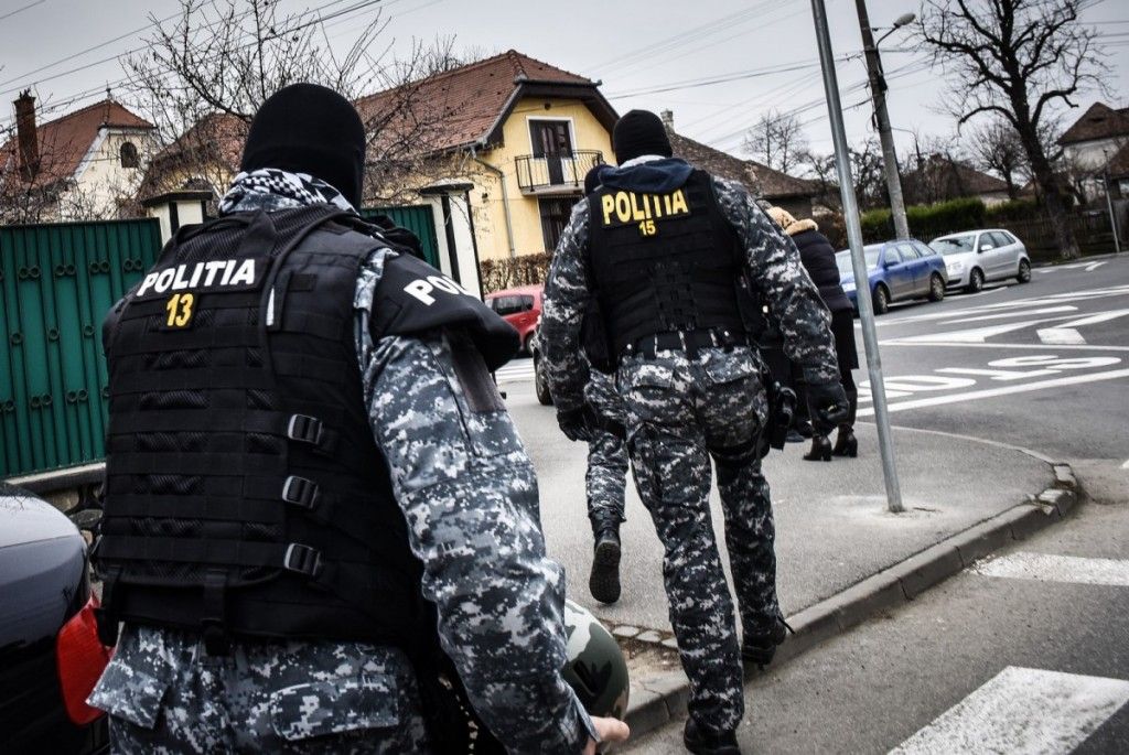 Percheziții în Argeș și Olt! Sunt vizați contrabandiștii de țigări și alcool