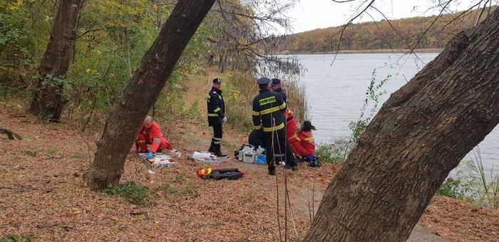 S-a sinucis! S-a aruncat în lacul din comuna Băbana!