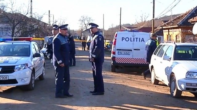 Trei bărbați, conduși la audieri după ce au agresat mai mulți polițiști