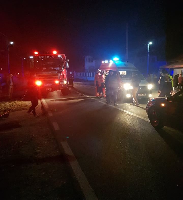 Accident la Băiculești! Loviți de mașină în timp ce traversau neregulamentar
