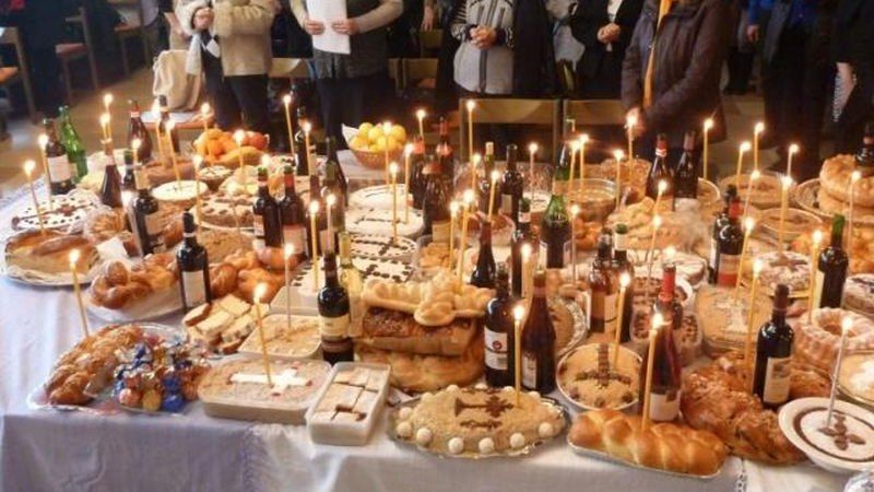 Moşii de iarnă! Ce se împarte de sâmbăta morţilor