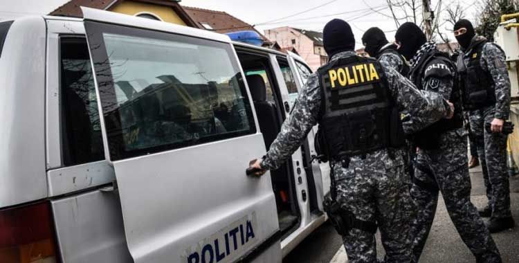 Zeci de percheziții în Prahova și Argeș la persoane bănuite de furt calificat