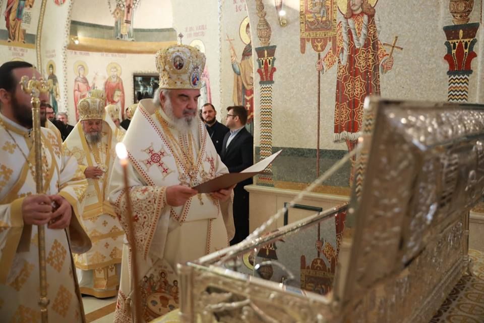 Patriarhul Daniel a sfinţit noua raclă pentru moaştele Sfintei Filofteia