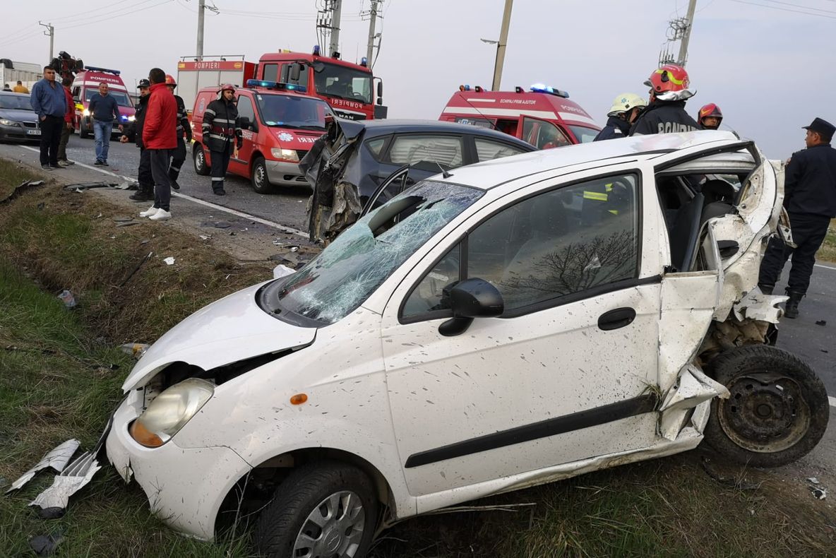 Video - Accident grav la Albota! Două mașini distruse
