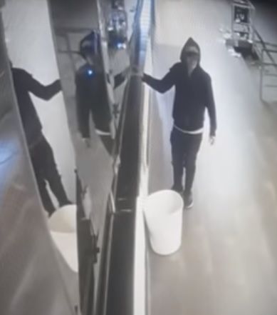 Trimis în judecată după ce a furat dintr-o pizzerie. A fost prins la păcănele