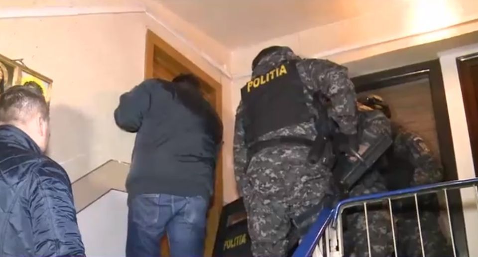 Peste 40 de percheziţii la proxeneţi din Argeş! Au exploatat multe femei