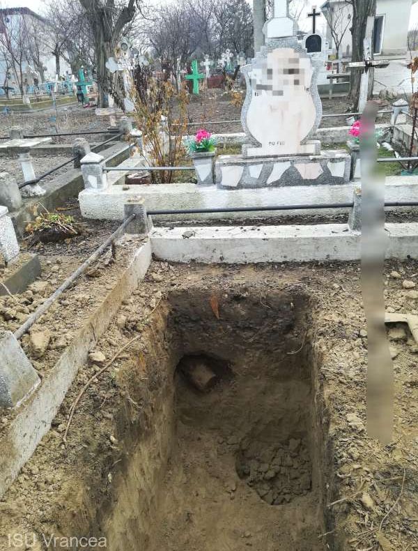 Proiectile explozive din Al Doilea Război Mondial, găsite într-un cimitir din Călinești
