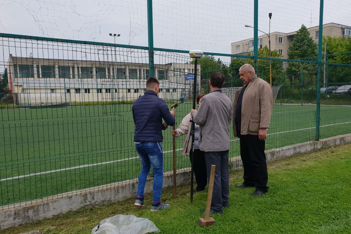 Scandal la baza sportivă „Aripi”. Noul proprietar a bătut țăruși pe teren