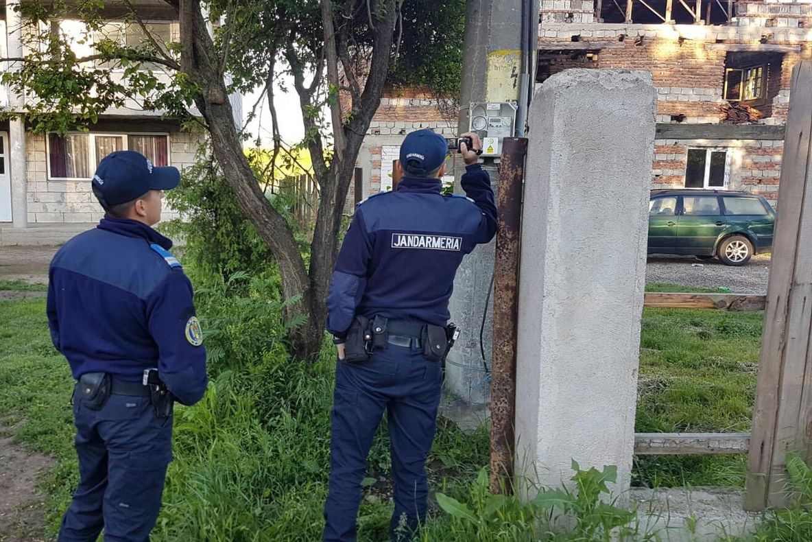 Dosare penale și amenzi pentru hoții de curent de la Merișani