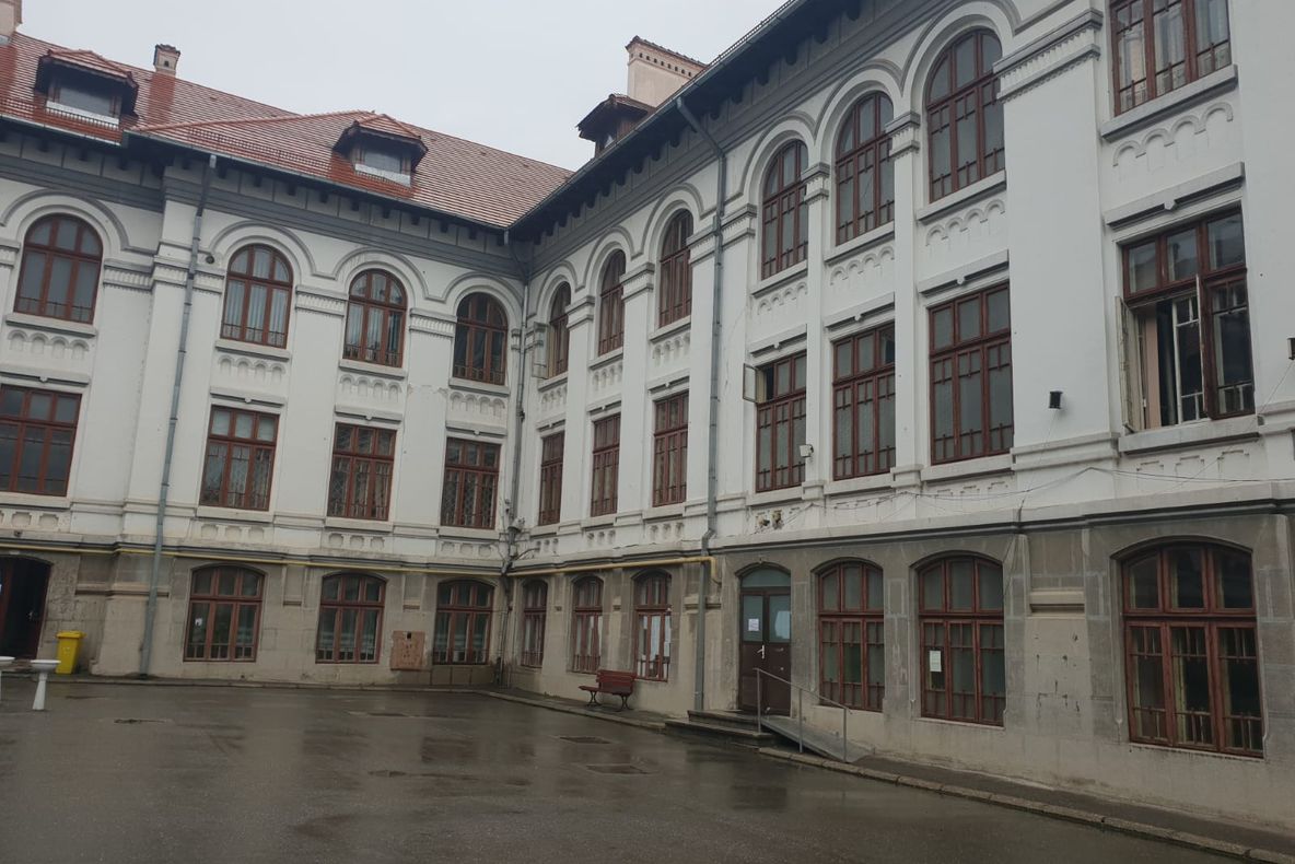 Consiliul profesoral a decis! Elevii de la Zinca Golescu se întorc vineri la ore