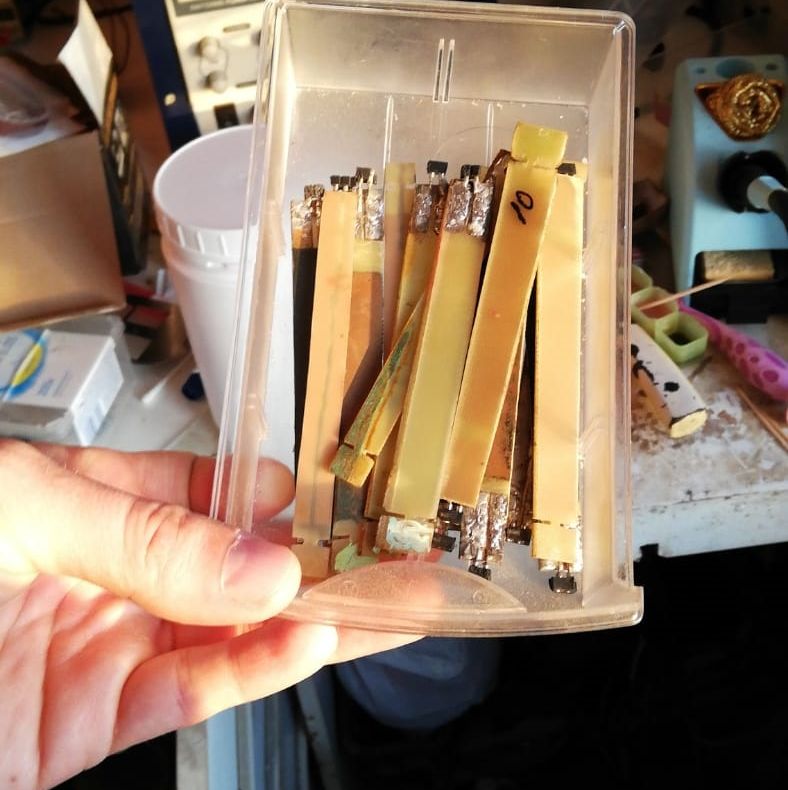 Grupări care clonau carduri destructurate! Jandarm atacat de suspecţi