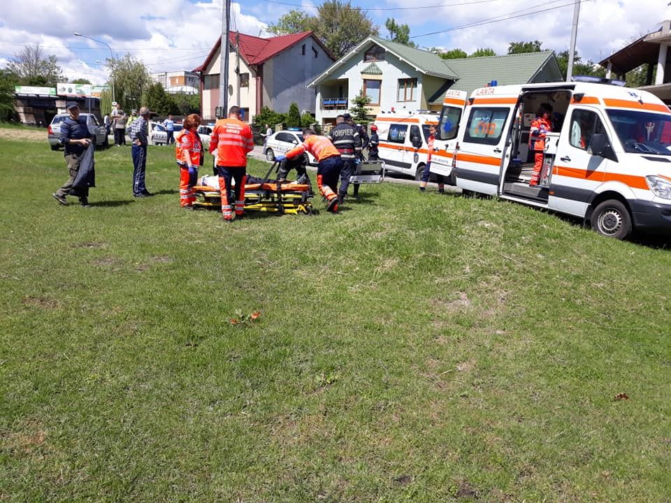 Pietoni loviți de o mașină, la Pitești! Soț și soție, transportați la spital