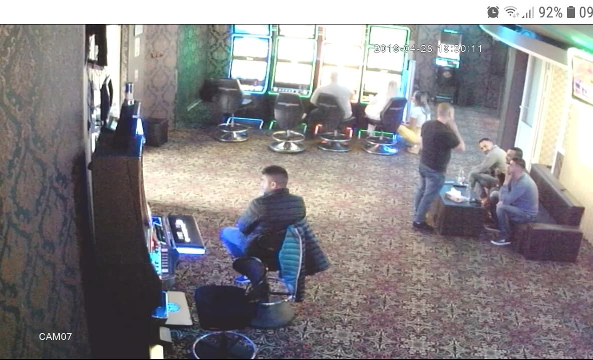 Update! Tentativă de omor la păcănele. Un bărbat, reținut