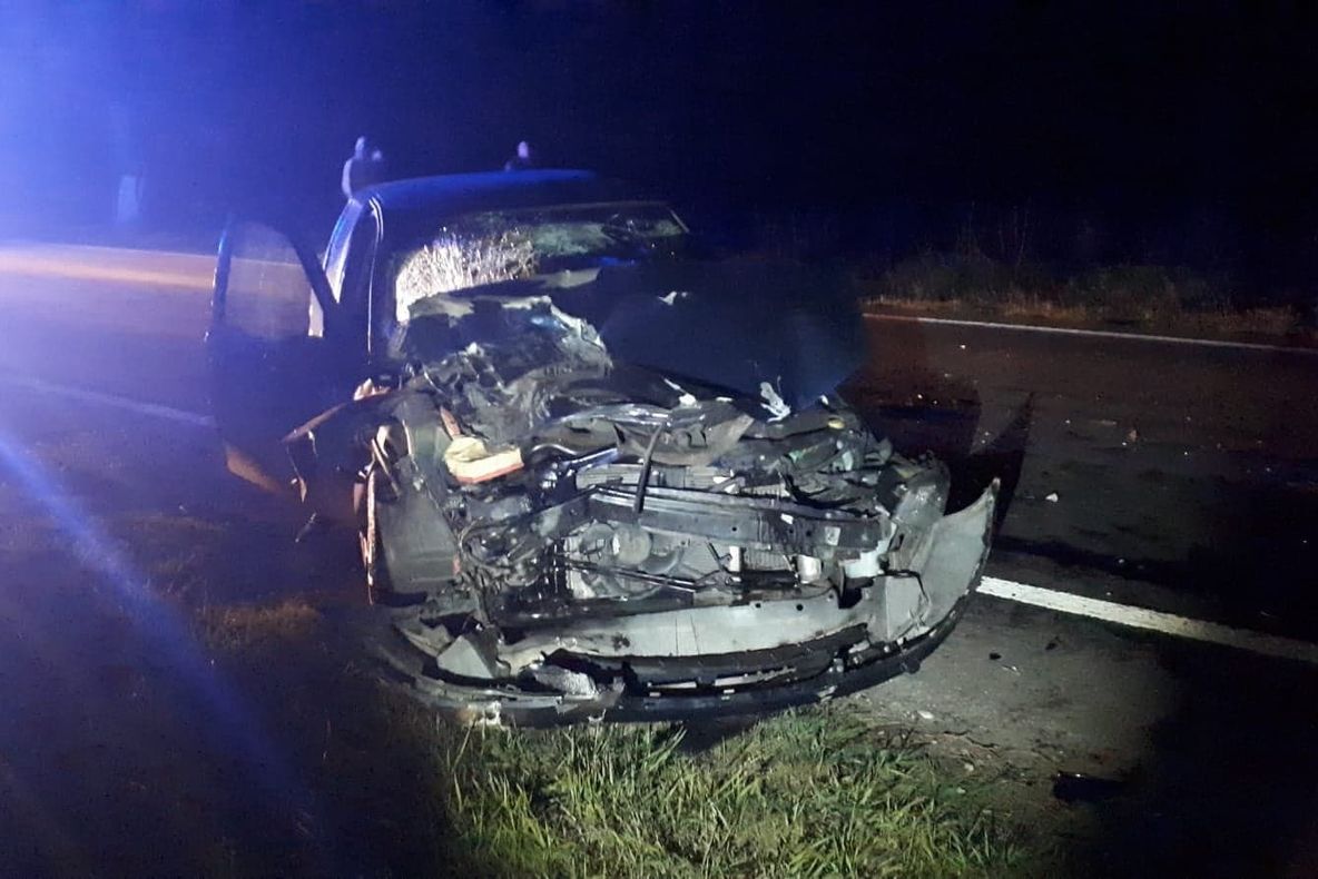 Un şofer băut a lovit cu maşina o remorcă apicolă la Lunca Corbului