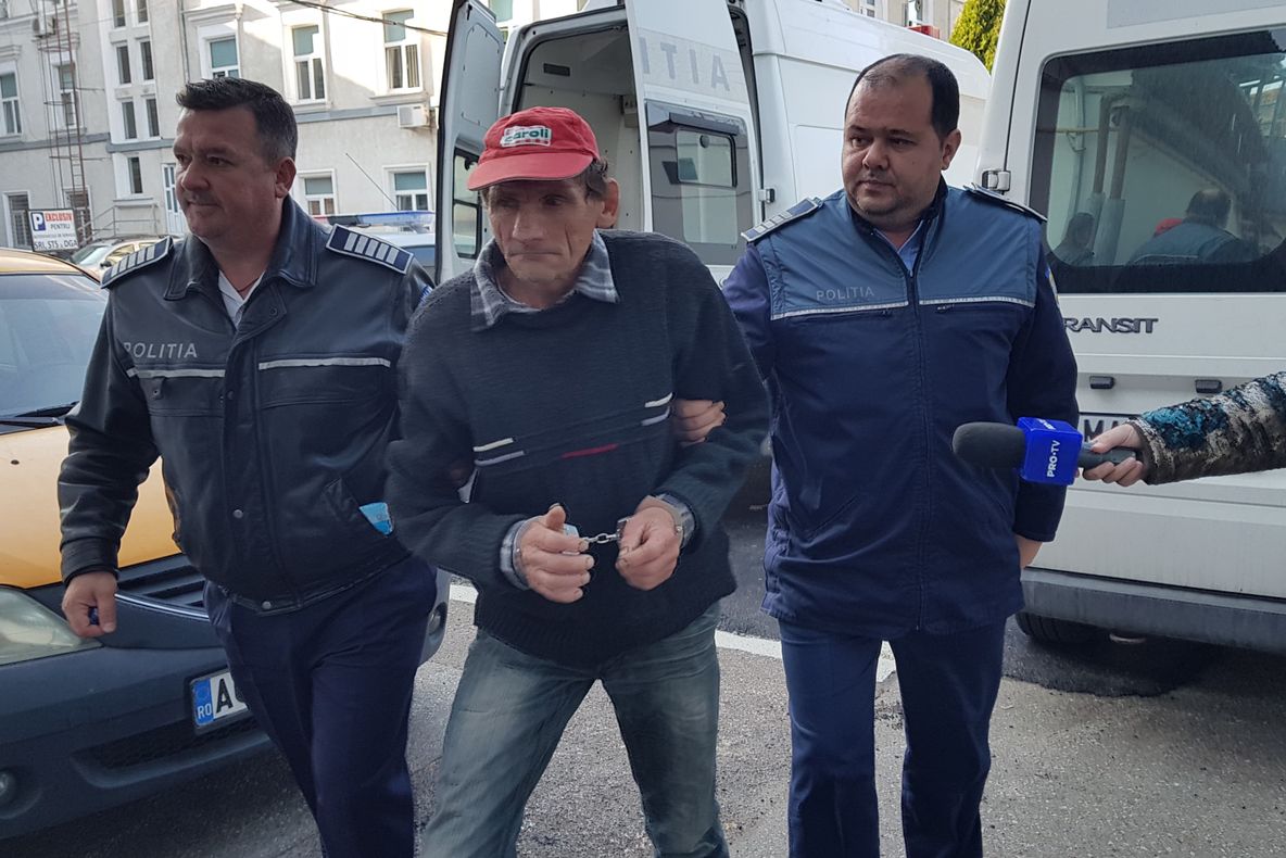 Condamnat că şi-a pipăit nepoata în vârstă de 12 ani