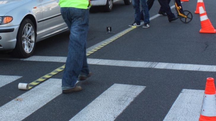 Tânără accidentată când traversa regulamentar, pe DN 7