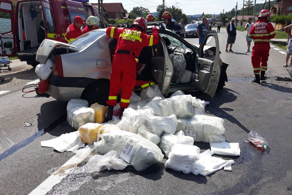 Accident cu trei victime în Bascov, în urma unei depășiri neregulamentare