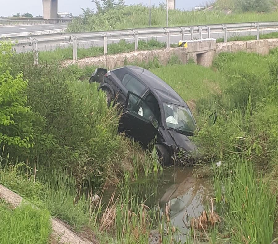Accident pe A1 între un TIR și un autoturism. Traficul este restricționat