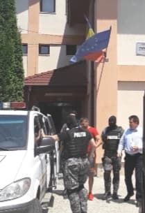 Reţinut pentru ultraj, la două zile după ce i-a atacat pe poliţişti!