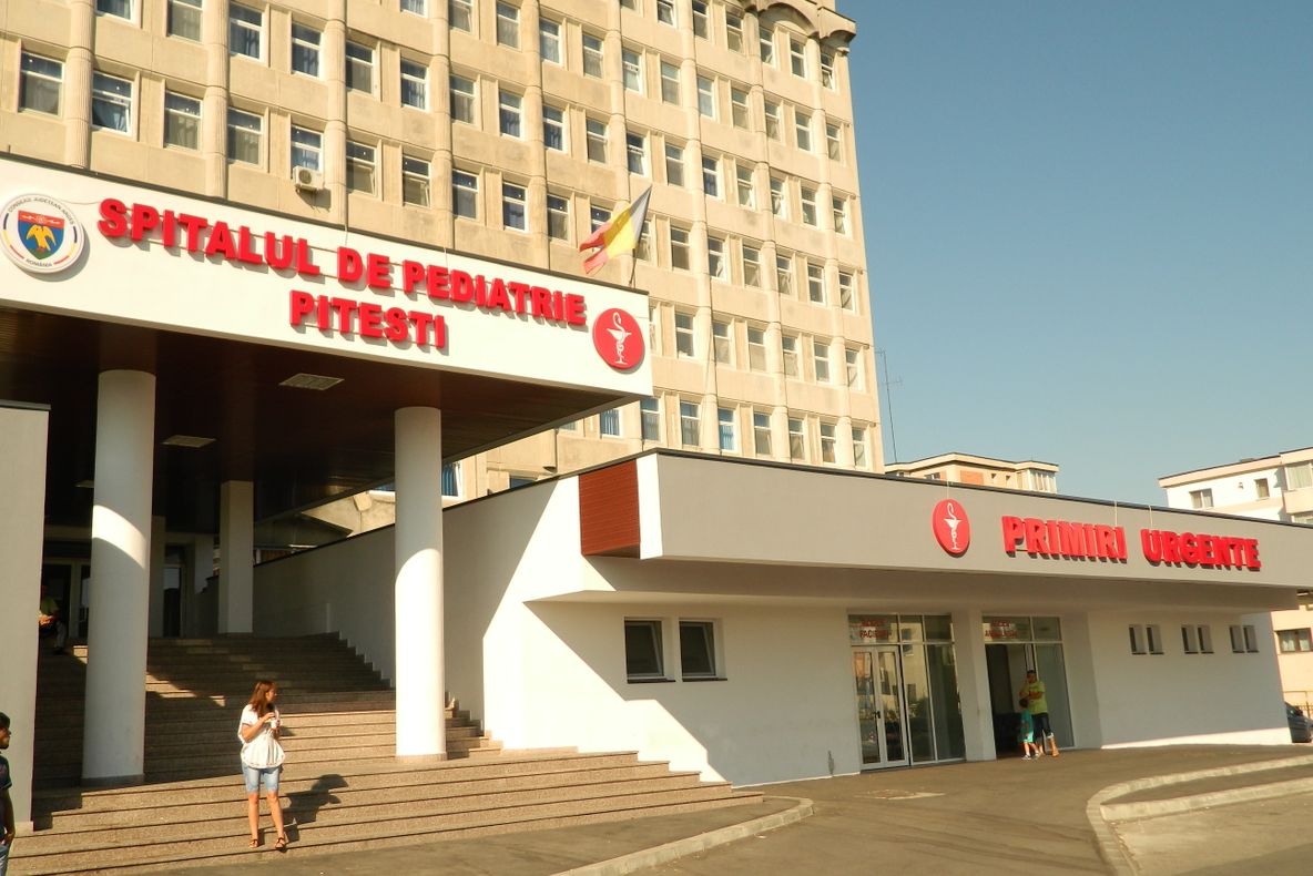 10 copii cu suspiciune de toxiinfecție alimentară într-o tabără din Argeş