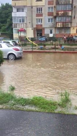 Argeșul - sub avertizare de vreme severă! Zece localități, afectate de inundații