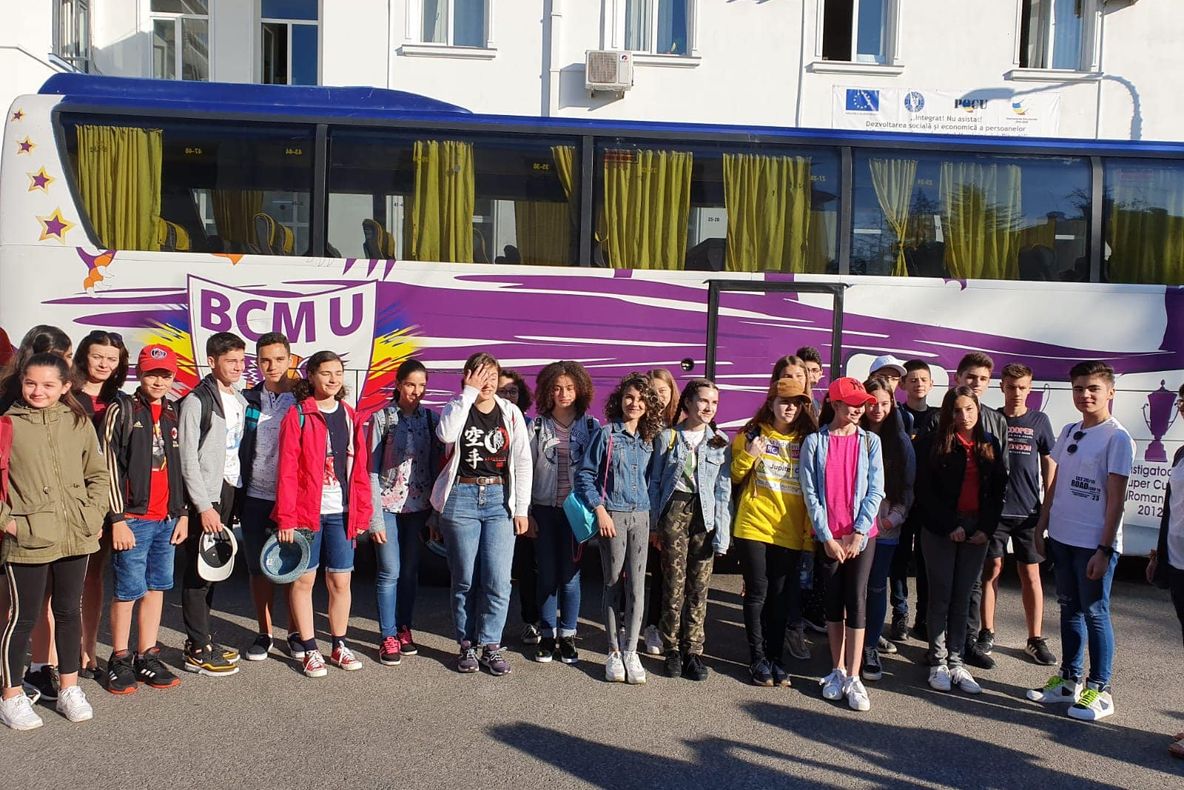 Elevii premianți din Pitești au plecat în tabără în Serbia