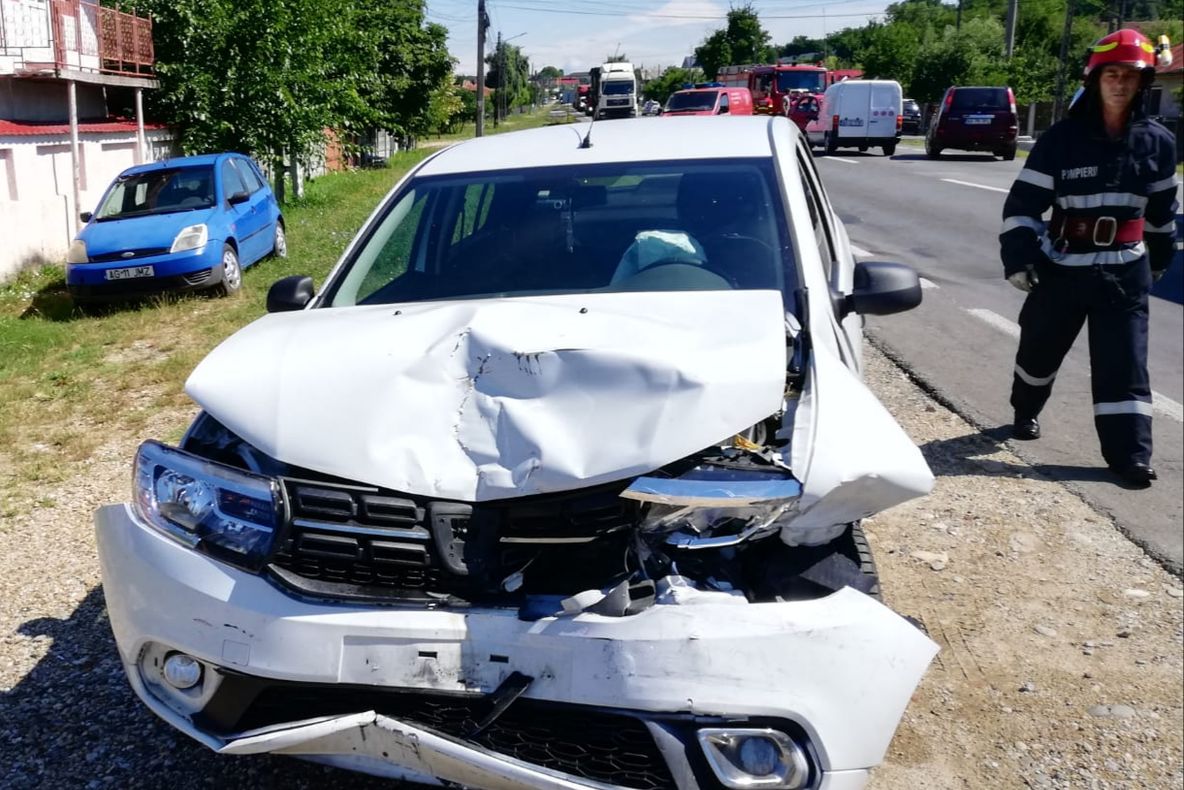 Accident în Albota! O persoană, transportată la spital