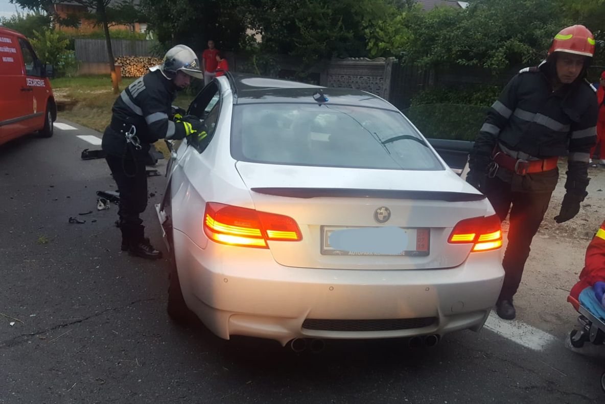 Doi cetățeni germani răniți în accident la Drăganu, pe DN7