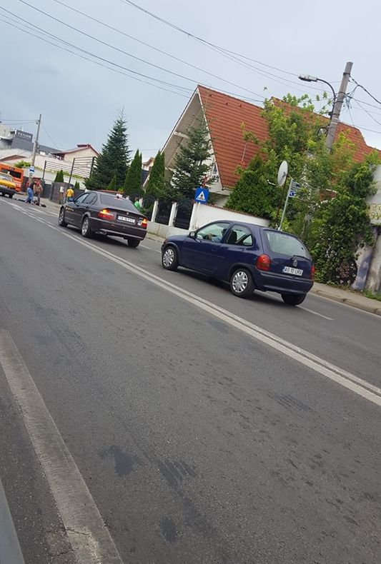 Accident pe trecerea de pietoni, în Pitești. Femeie transportată la spital