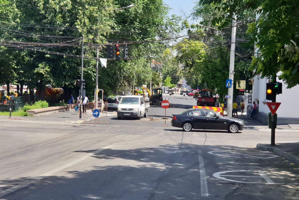 Atenție, șoferi! Semafoare pe galben intermitent în Pitești, în urma unor lucrări de reabilitare