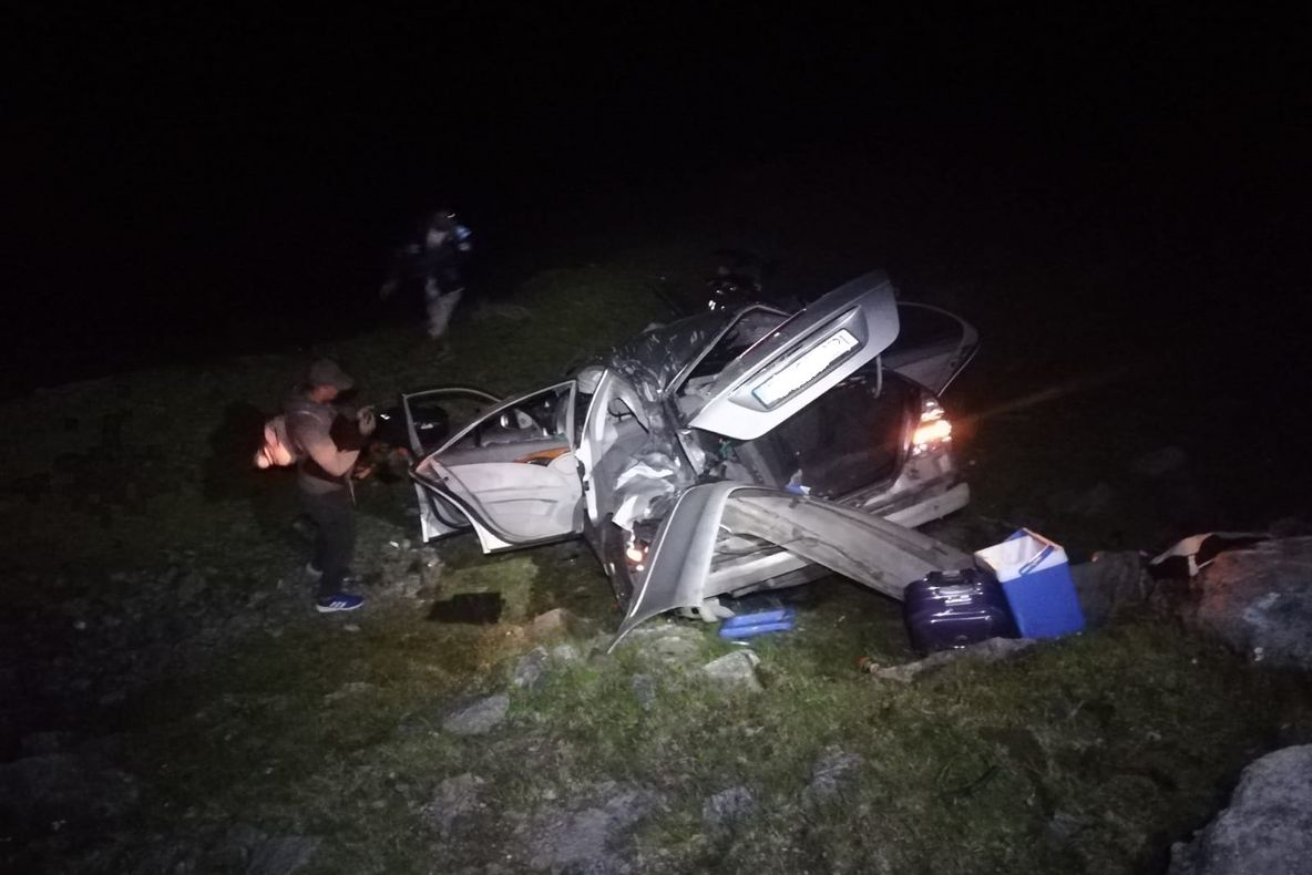 UPDATE! O mașină a căzut într-o prăpastie, pe Transfăgărășan. Cinci victime…