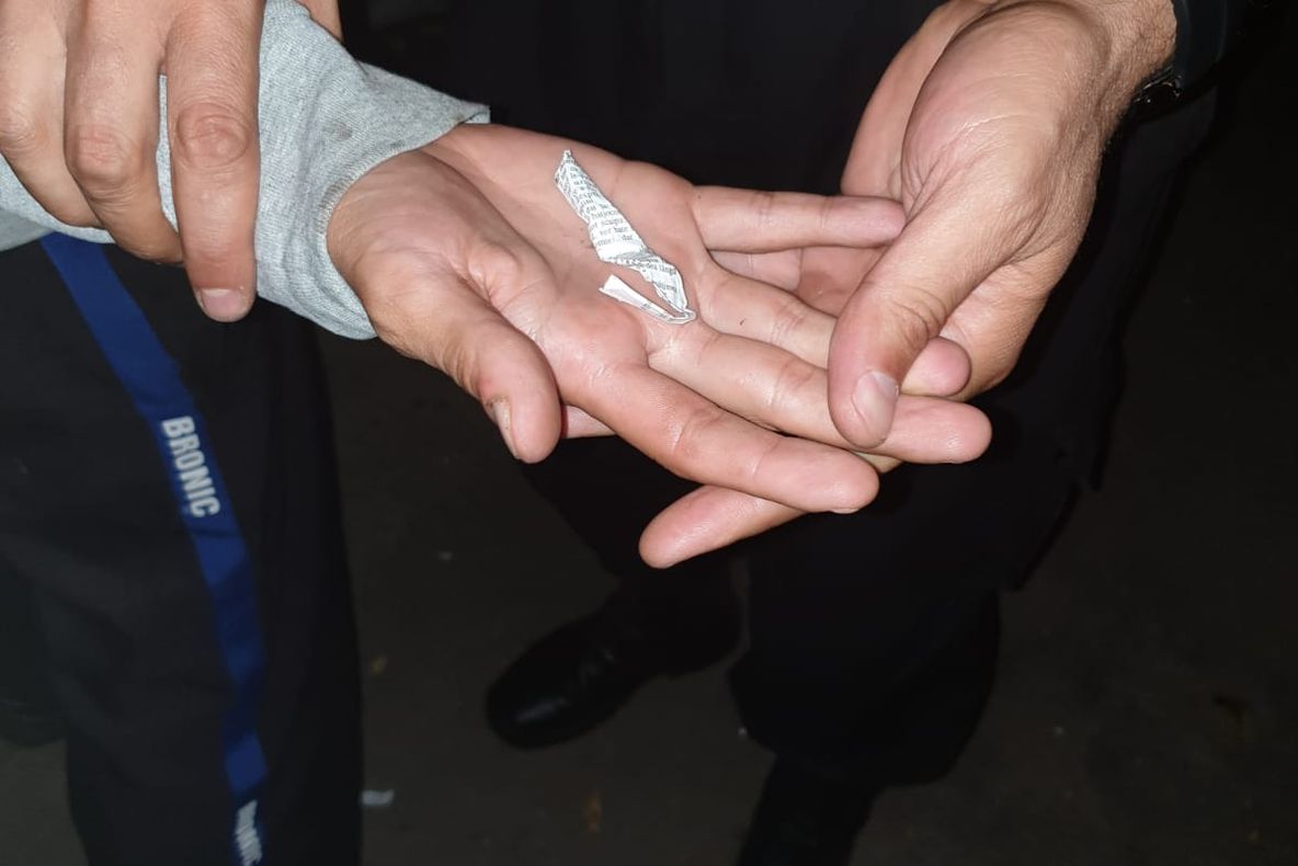 Tineri fumând țigări confecționate „artizanal”, depistați în Trivale