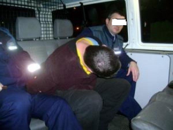 Client tâlhărit în bar! Autorul, prins de un poliţist care se afla în zonă