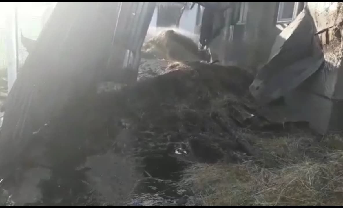 Video-Două case cuprinse de foc, în comuna Poiana Lacului!