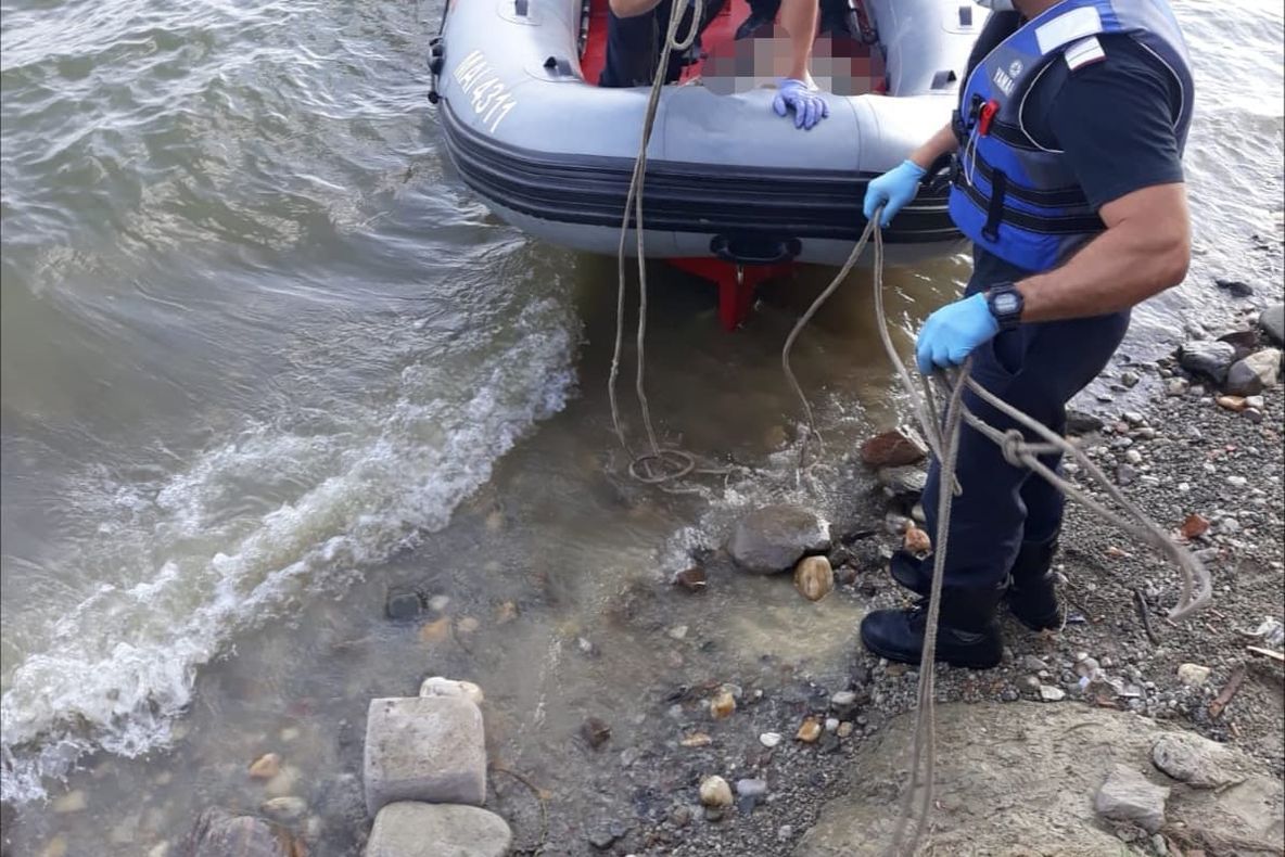 Femeie dispărută găsită moartă în Barajul Udeni! Cadavrul scos de pompieri