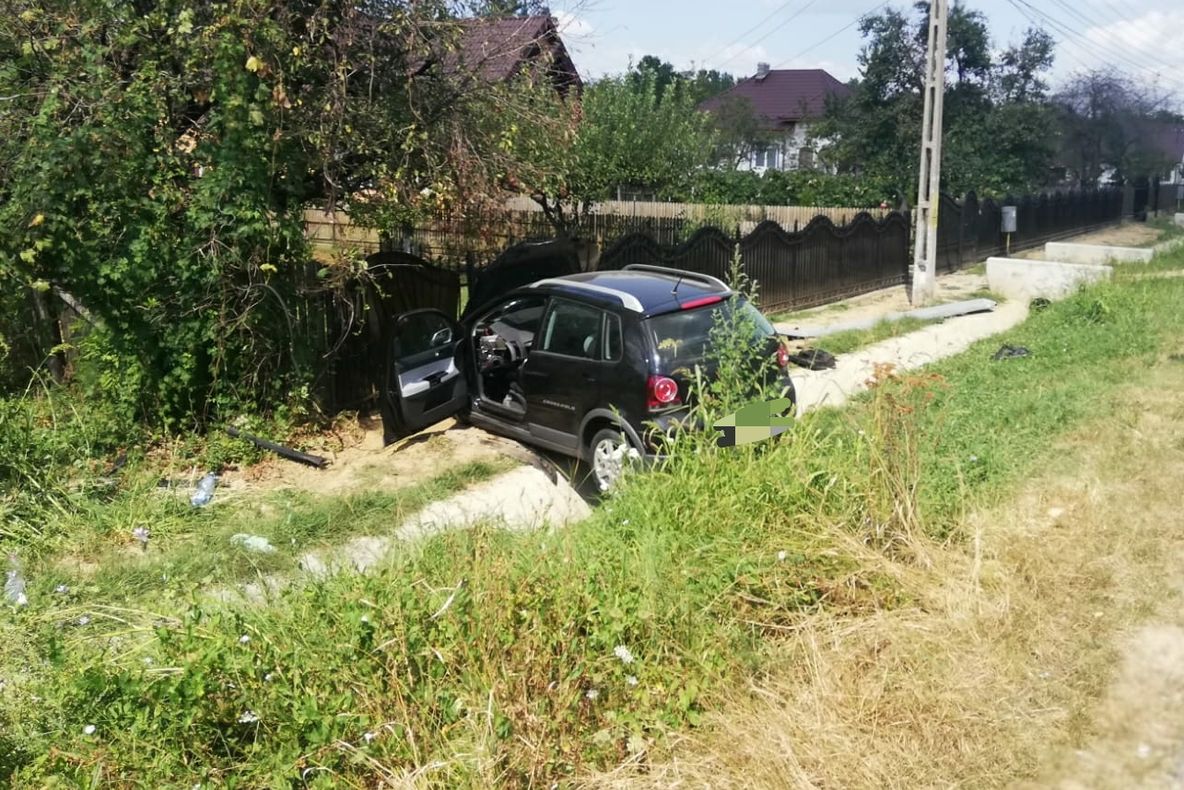 A ajuns cu mașina în șanț, la Țițești! Bărbat transportat la spital