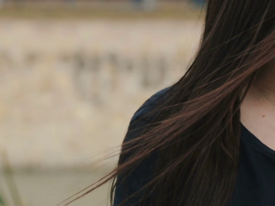 O fată de 14 ani s-a tăiat la mâini, după o ceartă cu părinții