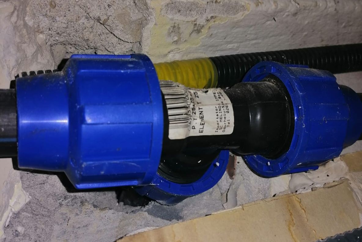 Restaurant din Piteşti depistat cu branşament de apă ilegal