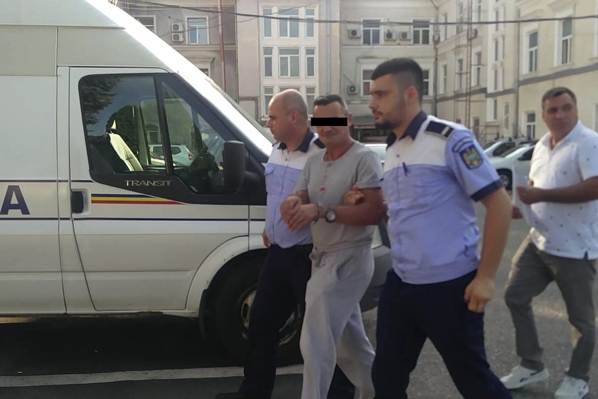 Reținut după ce și-a bătut concubina! În trecut şi-a omorât mama!