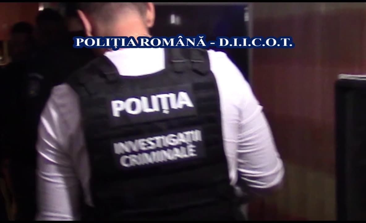 Video-Descinderi DIICOT în Argeș, la suspecți de furt din Franța și Belgia