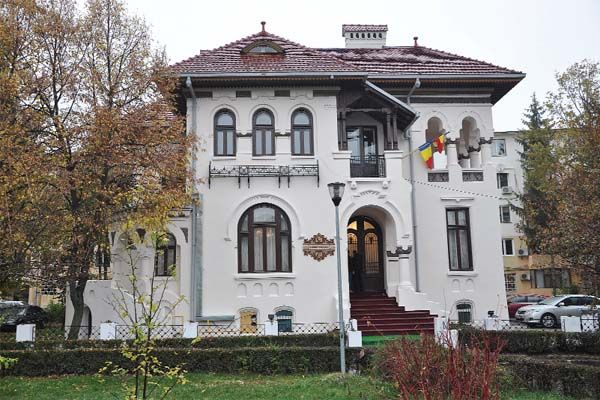 La Pitești și morții au program! Nu se mai eliberează certificate duminica