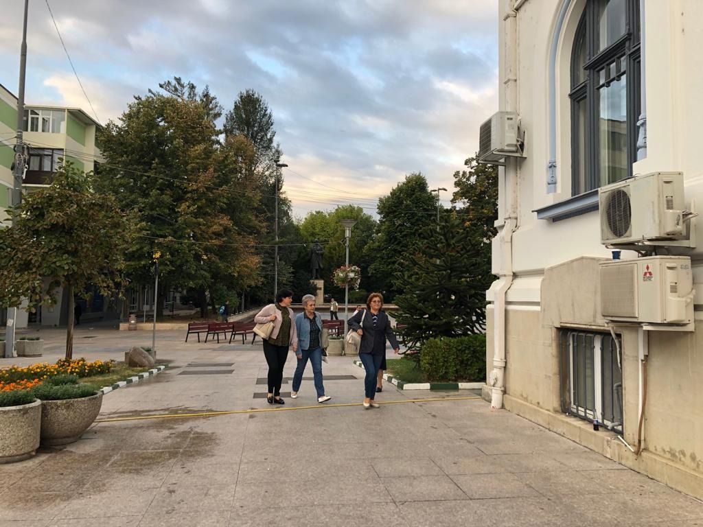 Angajații unor primării din Argeș au renunțat pentru o zi la mașinile personale