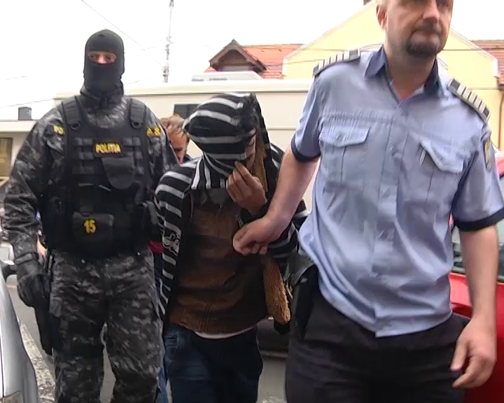 Doi bărbaţi acuzaţi de omor în cazul poliţistului împuşcat