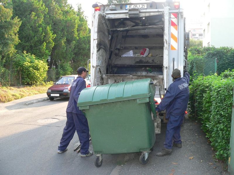 Top 10 asociații de proprietari din Pitești cu datorii la salubritate