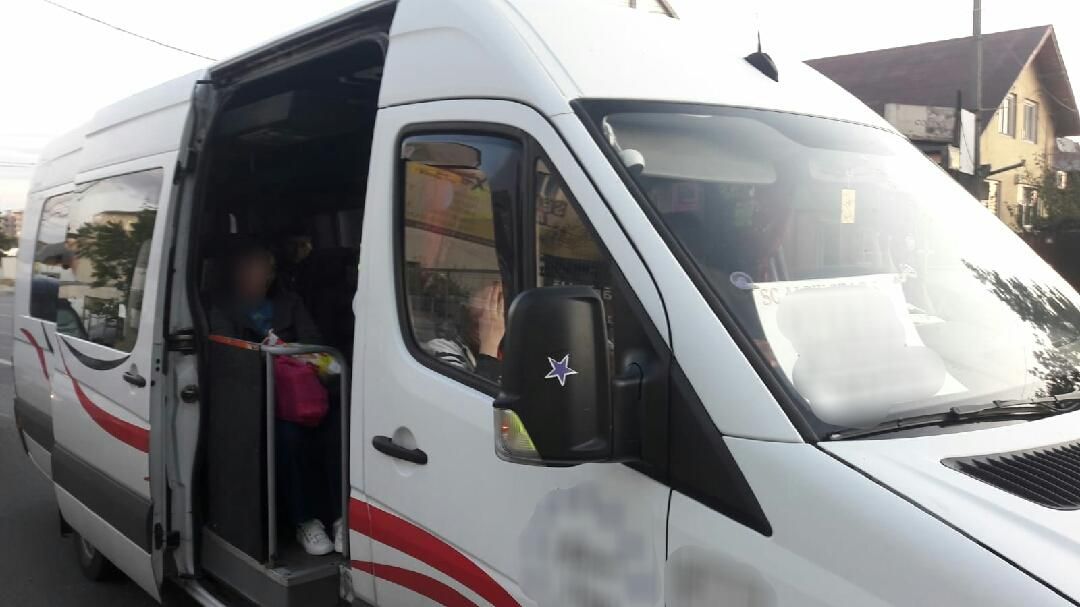 Șoferul unui microbuz din Argeș, depistat beat la volan