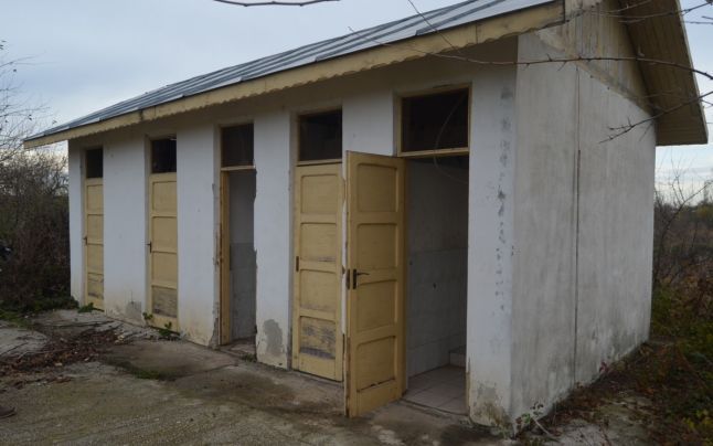 Lista unităților de învățământ din Argeș cu WC-ul în curte