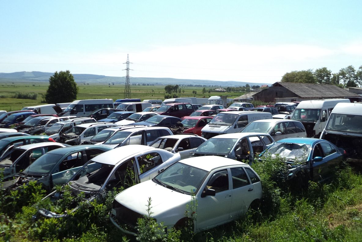 Controale la firme de dezmembrări auto! Dosare penale pentru patroni